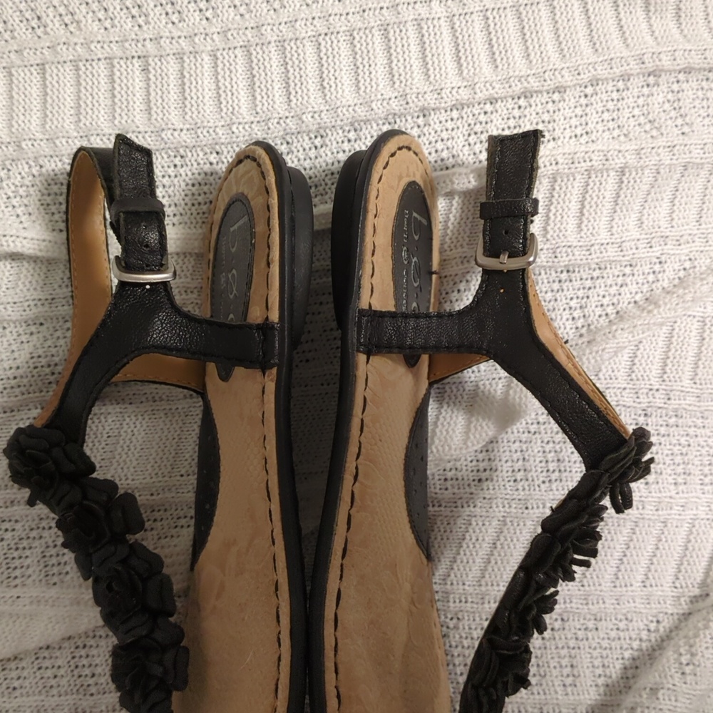 Stylish Black B.O.C. Slingback Sandals with Leather Floral Accent & Insole - EUC - Picture 8 of 12